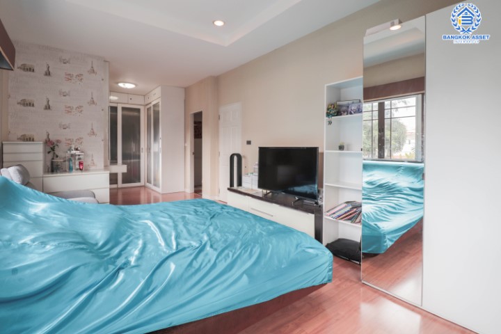 *****บ้านเดี่ยวมือสองนนทบุรี ทำเลโซนเมือง! แบรนด์ แสนสิริ* ม.บุราสิริ สนามบินน้ำ บ้านต่อเติมพร้อมอยู่ บนเนื้อที่ 112 ตร.ว. ฟังก์ชั่น 7 ห้องนอน 7 ห้องน้ำ 4 ที่จอด ภายในกว้างขวางเแบ่งเป็นสัดส่วน แถมฟรี !! เครื่องปรับอากาศ 10 เครื่อง, เครื่องทำน้ำอุ่น 5 เครื่อง บิ้วท์อินท์จัดเต็มทั้งหลัง! บนสุดยอดทำเลทอง ใกล้เซ็นทรัลรัตนาธิเบศร์ และ MRT สายสีม่วง "สถานีแยกนนทบุรี1"